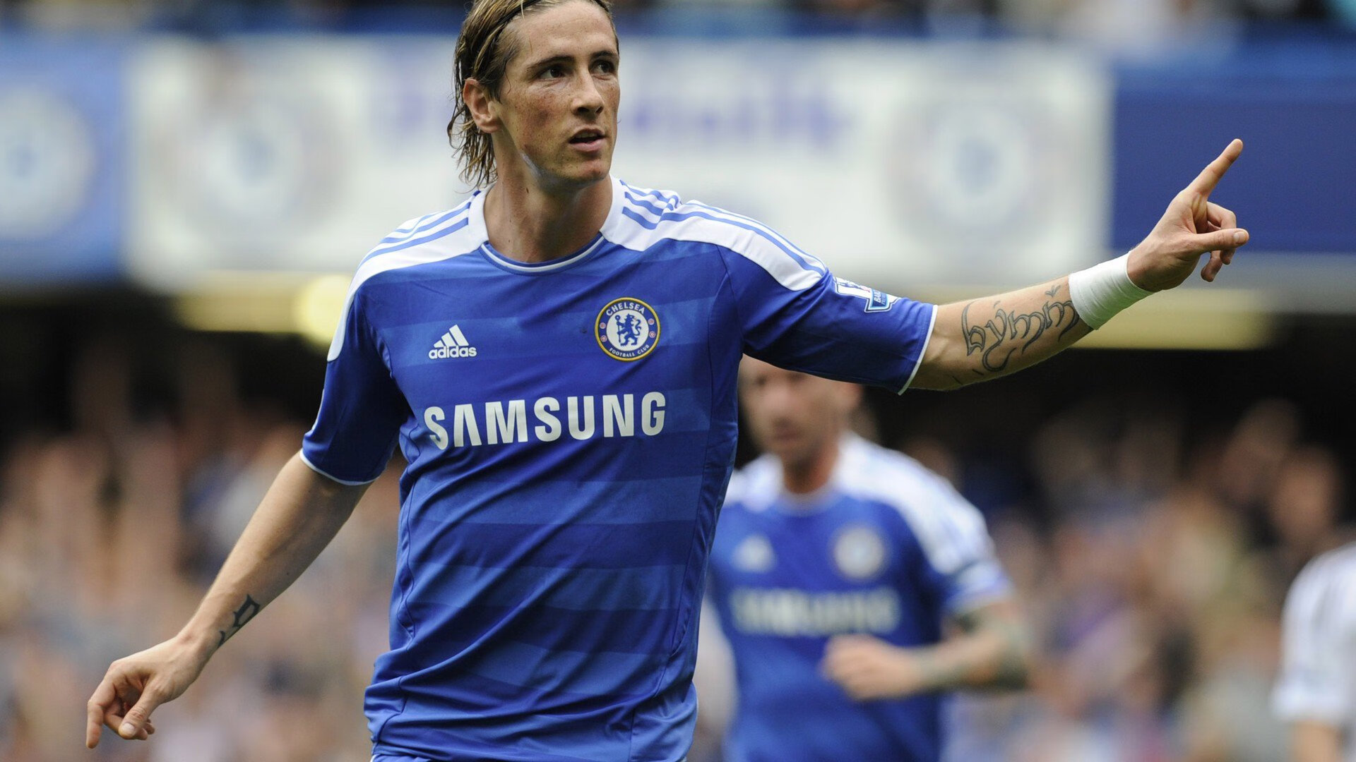 法拉利轻取阿斯顿马丁，维斯塔潘统治全场，一场策略与速度的完美演绎